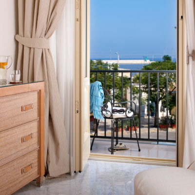 Hotel Palazzo Del Corso bedroom with sea views